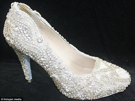 全球最昂贵高跟鞋“钻石鞋”
