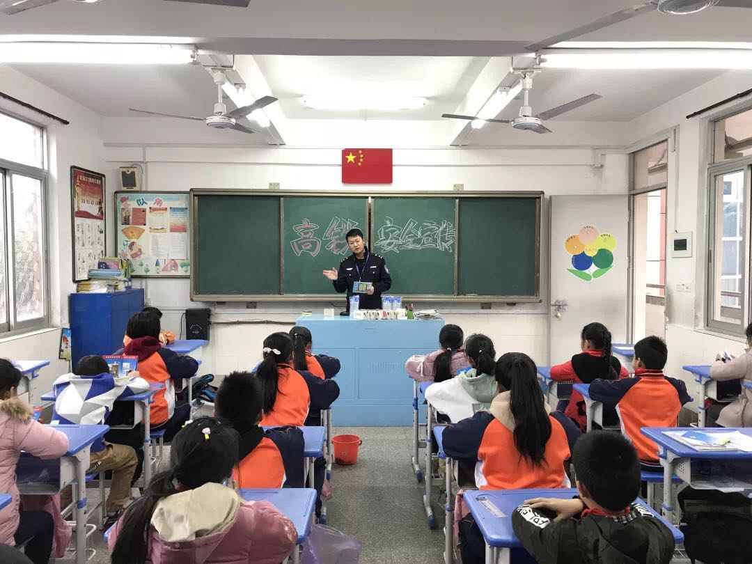 高铁安全宣传进校园