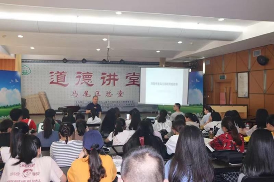 我区举办“感悟历史 缅怀英烈”道德讲堂活动