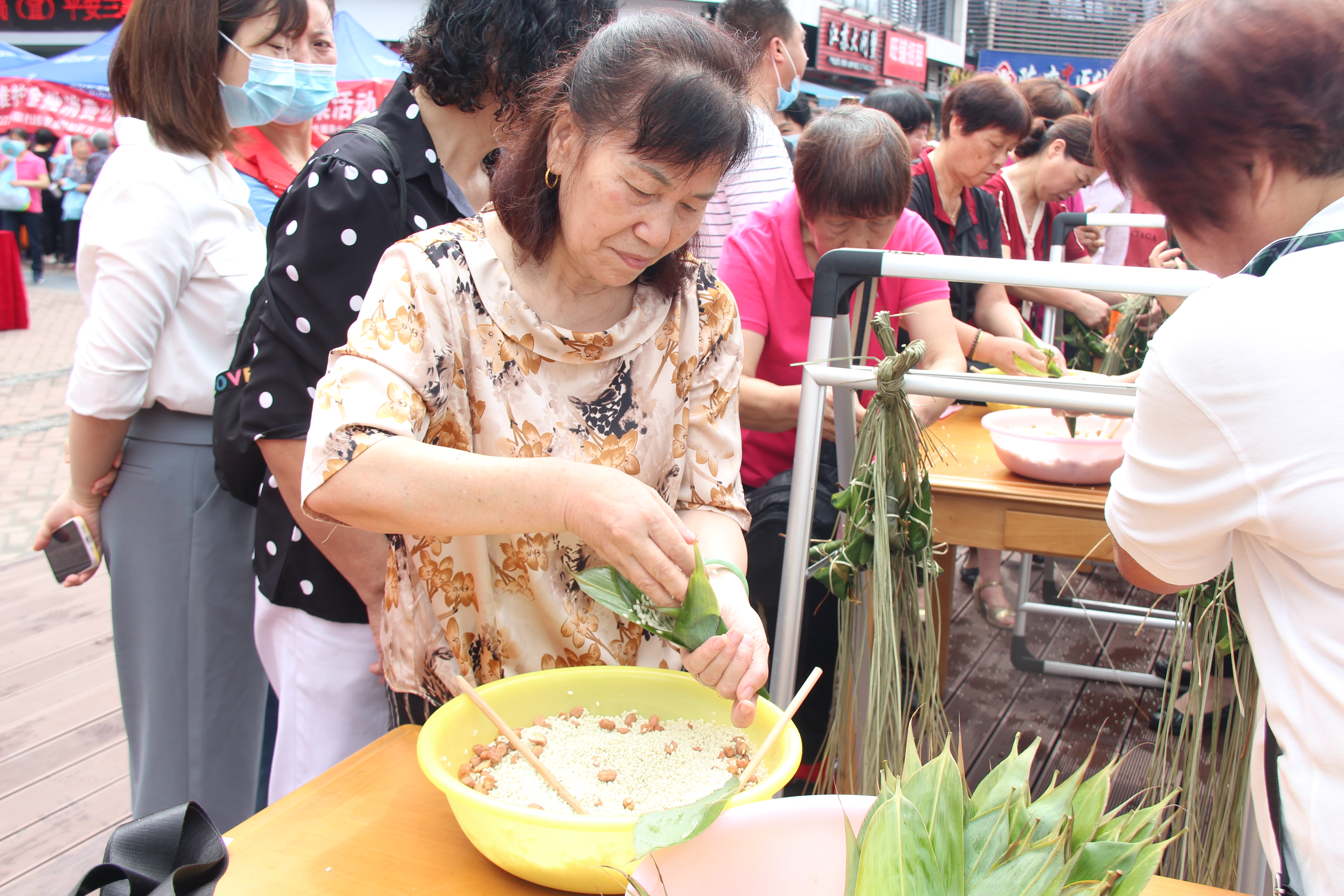 答题、包粽子，新港社区居民喜过端午节
