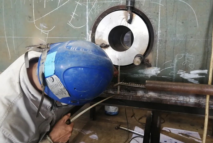 马尾造船建造的海鱼养殖平台顺利下水