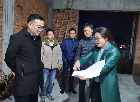 区人大领导调研代表联系群众活动站建设