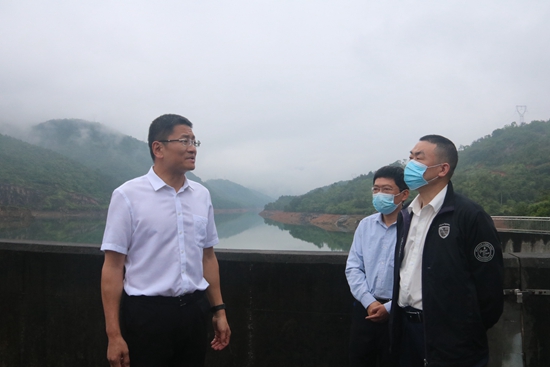 庄永智带队检查防汛防暴雨安全、房屋结构安全工作
