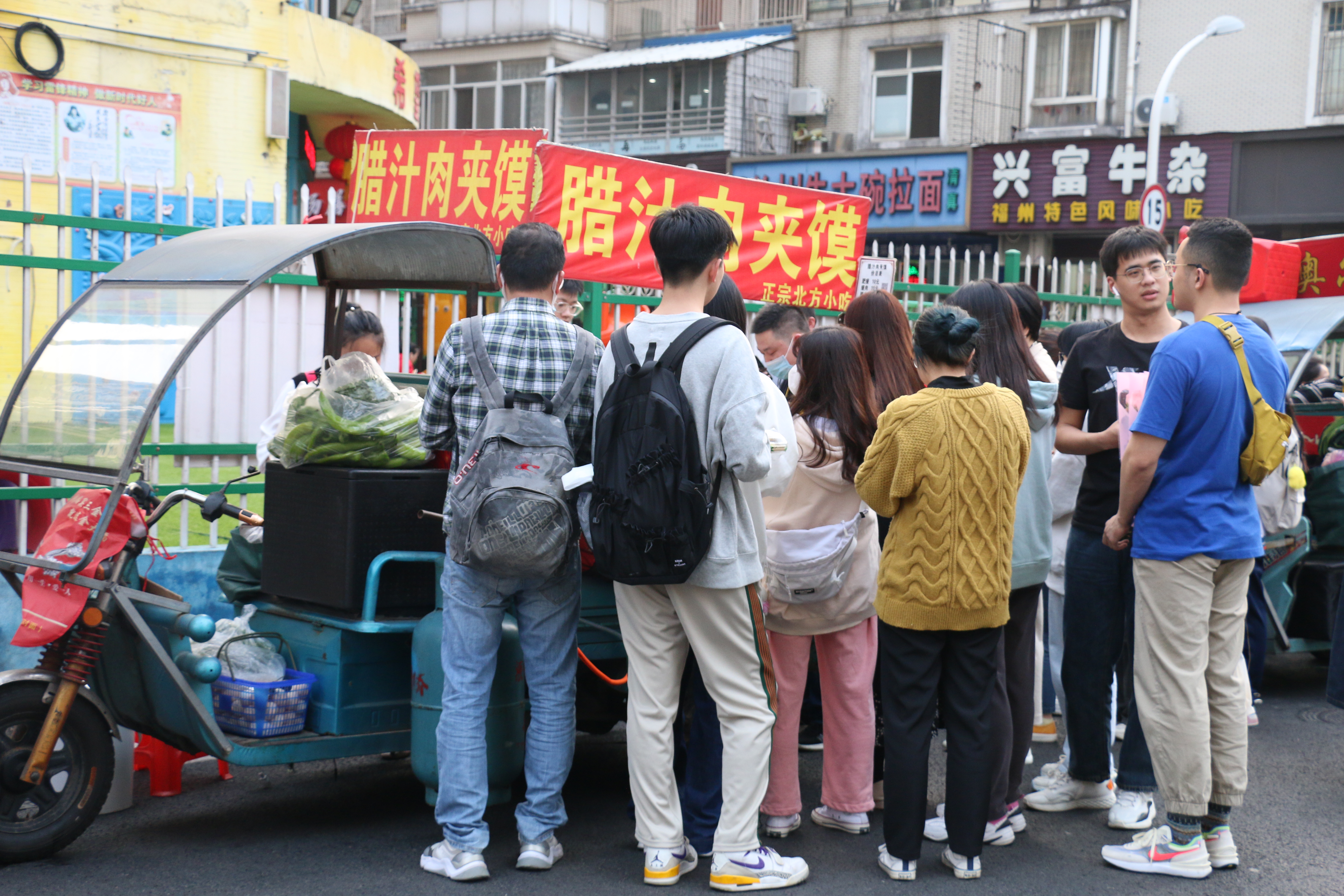 需要排号的腊汁肉夹馍
