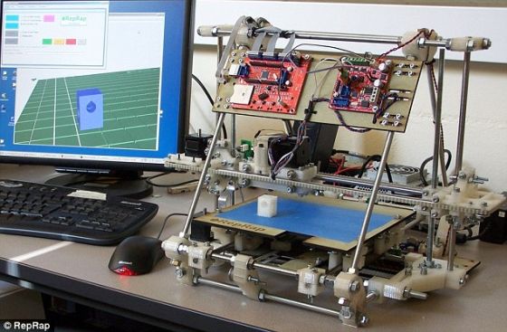 SMRC公司正在研制一款3D食物打印机原型。公司创始人安杰-考特拉托认为这种装置有助于解决全球食品危机