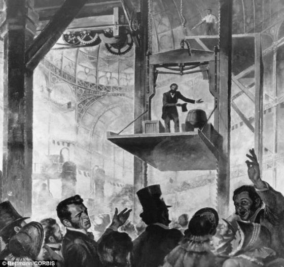 1853年，纽约世界贸易博览会，伊莱沙-奥的斯凭借自己设计的升降梯成为关注焦点。当时，他下令砍断绳索，但升降梯并没有因此坠落地面，而是在自动制动装置的作用下止步