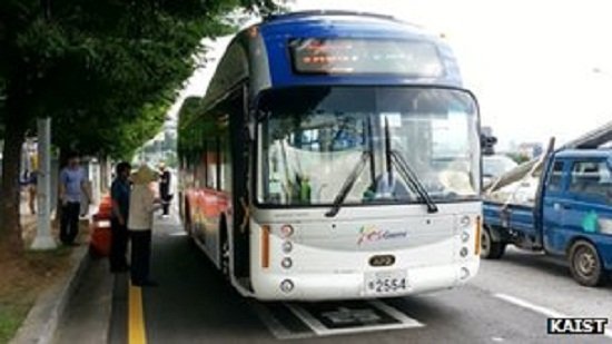 韩国开启世界首条为行驶中公交车充电的道路