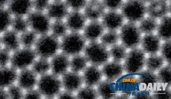 电子显微镜下的玻璃原子结构