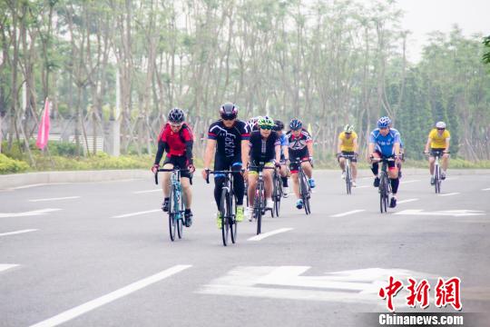 第十一届“两马”体育联谊赛自行车赛和路跑比赛举行