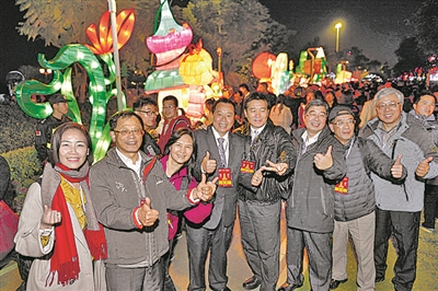 花灯为媒,两马情深 