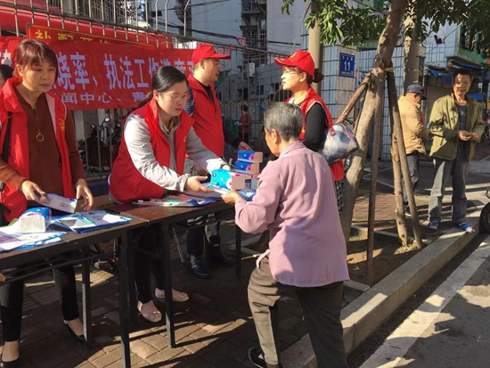 平安综治宣传接地气    居民点赞这样的方式很好