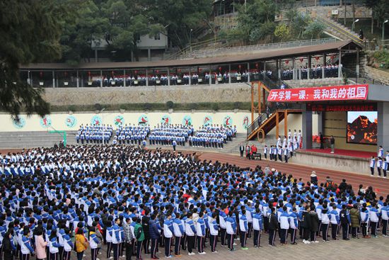 三千师生爱国快闪 燃爆开学第一天