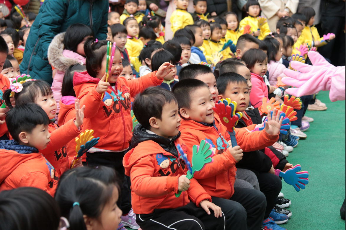 开发区幼儿园举行第七届民俗踩街活动