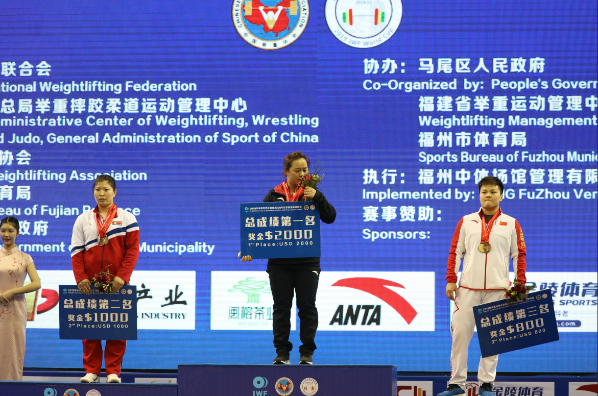 中国选手张旺丽两破一平世界纪录    