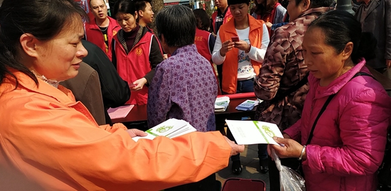 马限社区开展垃圾分类主题宣传活动