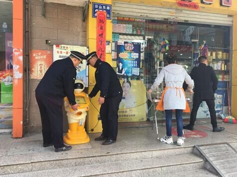 区城管局开展市容市貌专项整治行动