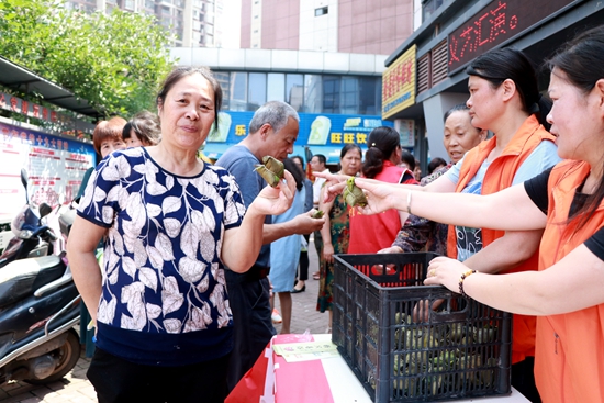 品味鲜香粽子 感悟端午文化