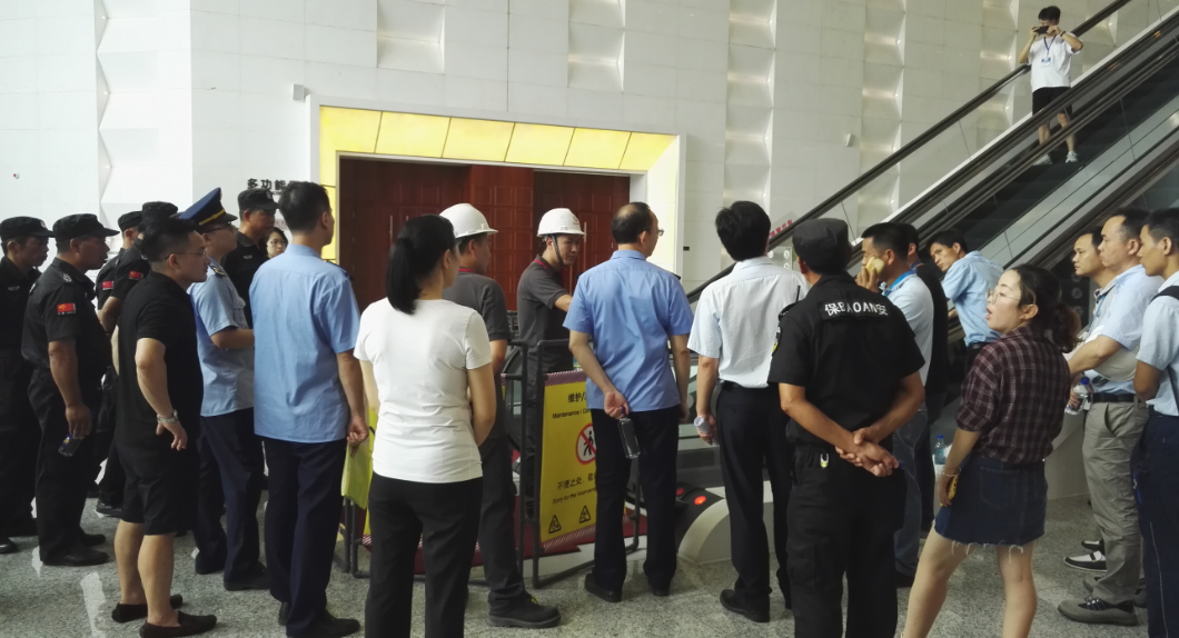 区市场监管局开展电梯安全事故应急演练