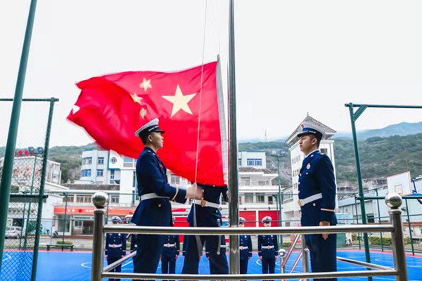 向国旗敬礼活动 为祖国70 周年献礼