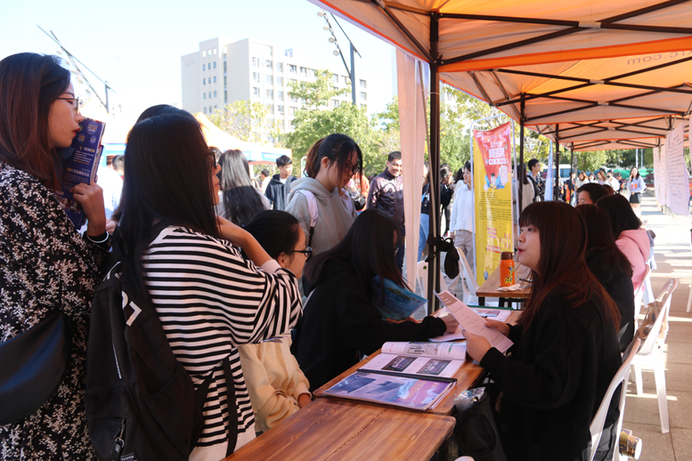 自贸区福州片区专场招聘会在马尾举办