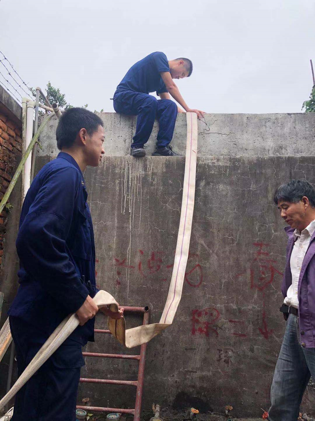 村民缺水求助  消防送200吨水解忧