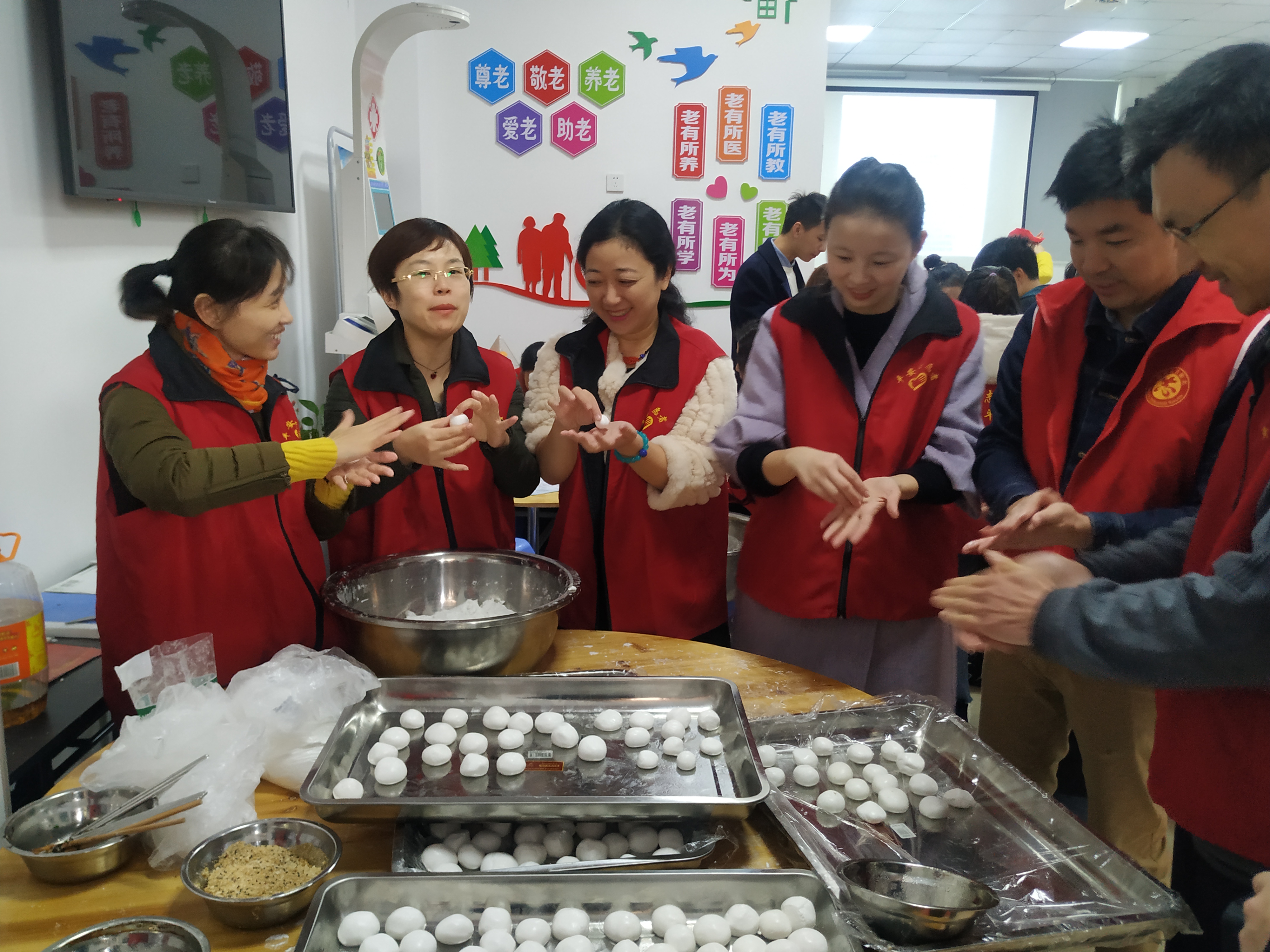 凯隆社区开展“爱在今冬，暖在心中”暖心冬至活动