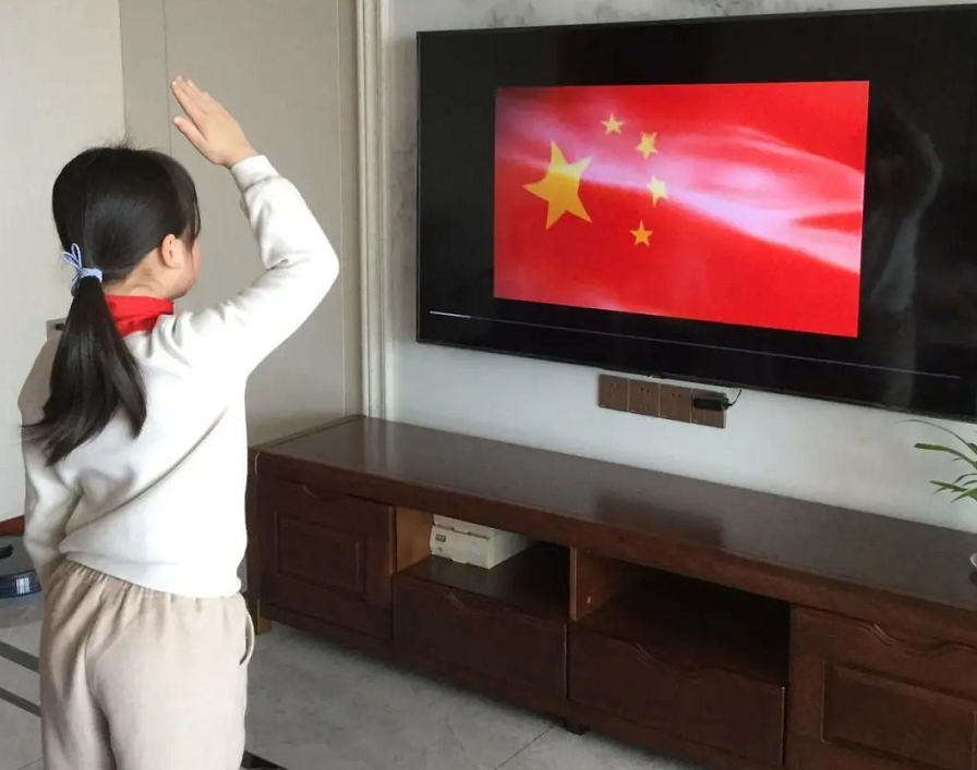 马尾实验小学举行网上升旗仪式