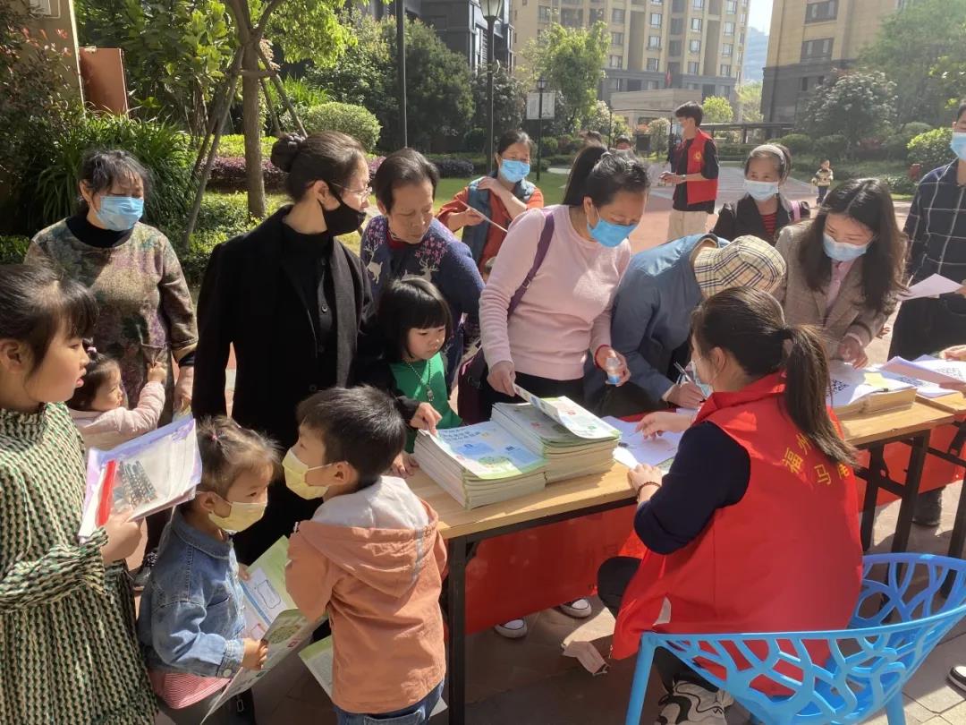正荣财富中心开展“垃圾分类 你我同行”主题宣传活动