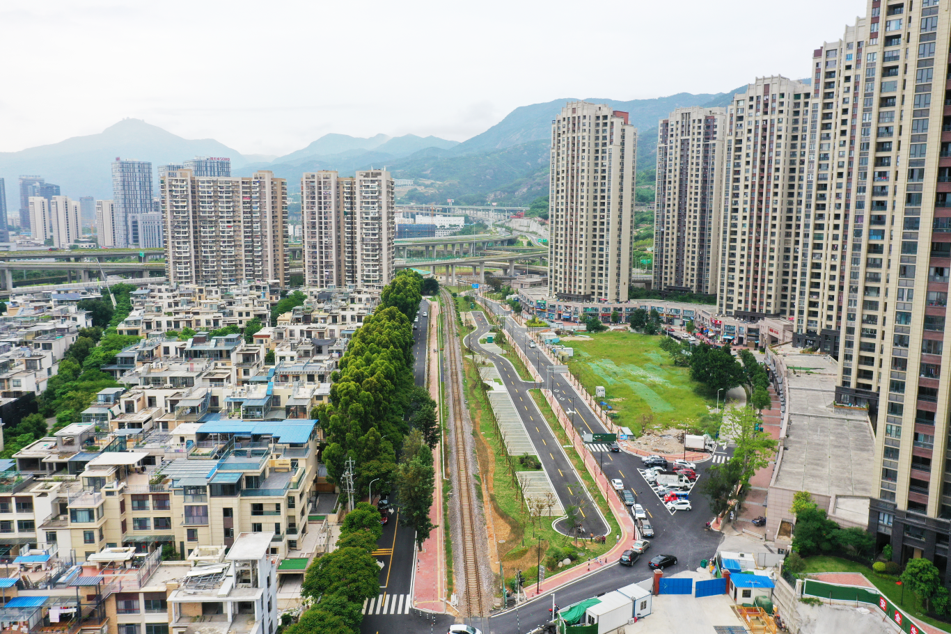 旺岐路大变样 四季繁花还有超大停车场