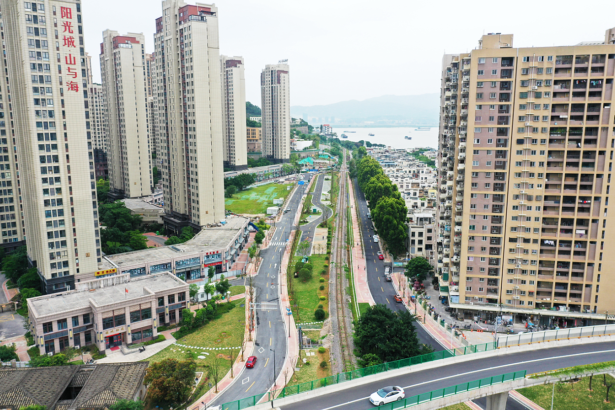 旺岐路大变样 四季繁花还有超大停车场