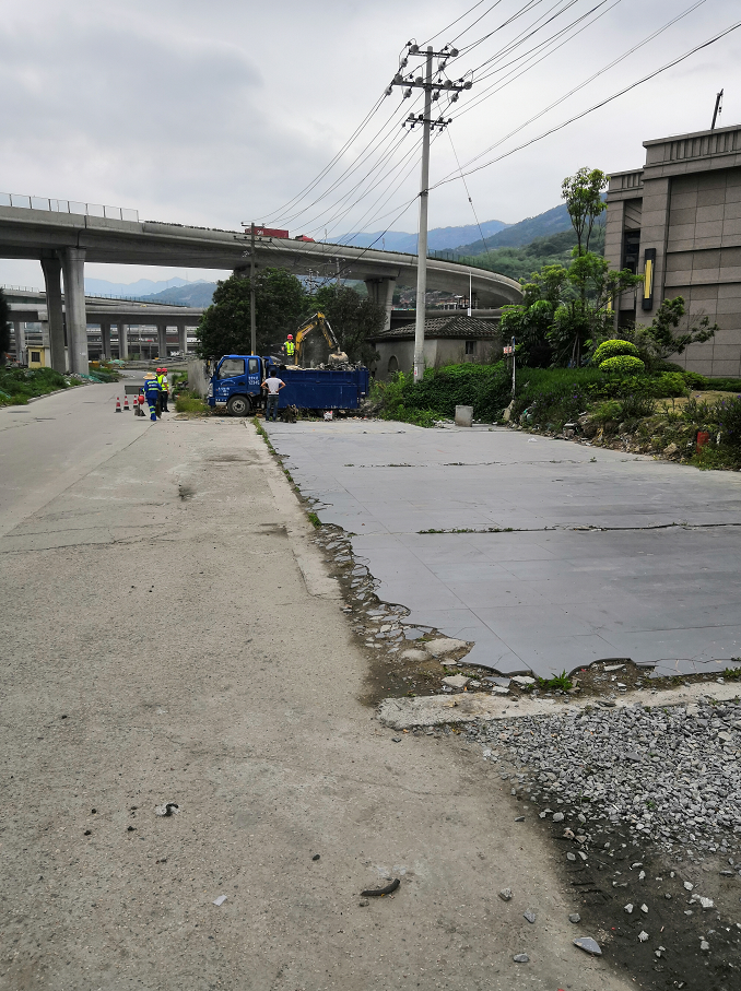 旺岐路大变样 四季繁花还有超大停车场