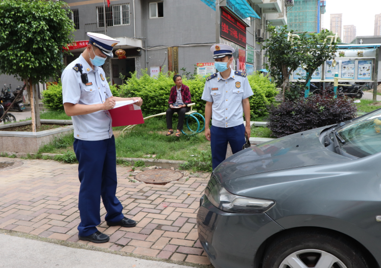 马尾市民请注意：车辆这样停放将被贴违停告知单！