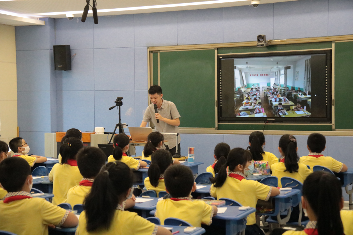 校企联合  空中课堂助力教育帮扶