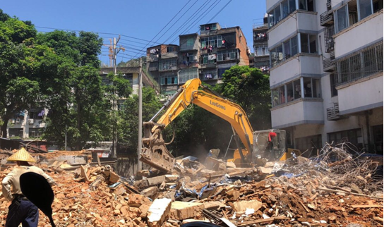罗星街道拆除两处存在房屋结构安全隐患违建