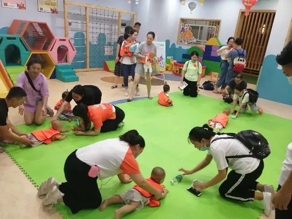 小手拉大手   多部门联合开展早教亲子运动会