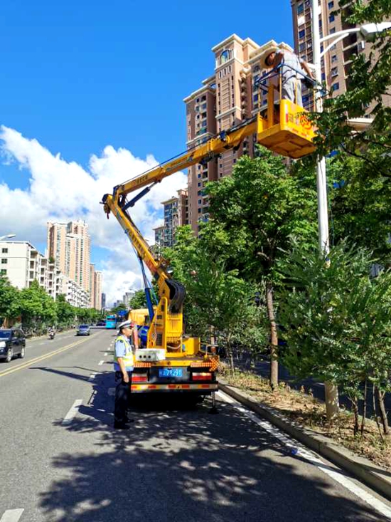 市民反映道路被堵停车难  部门：已启用抓拍设备全天候在岗