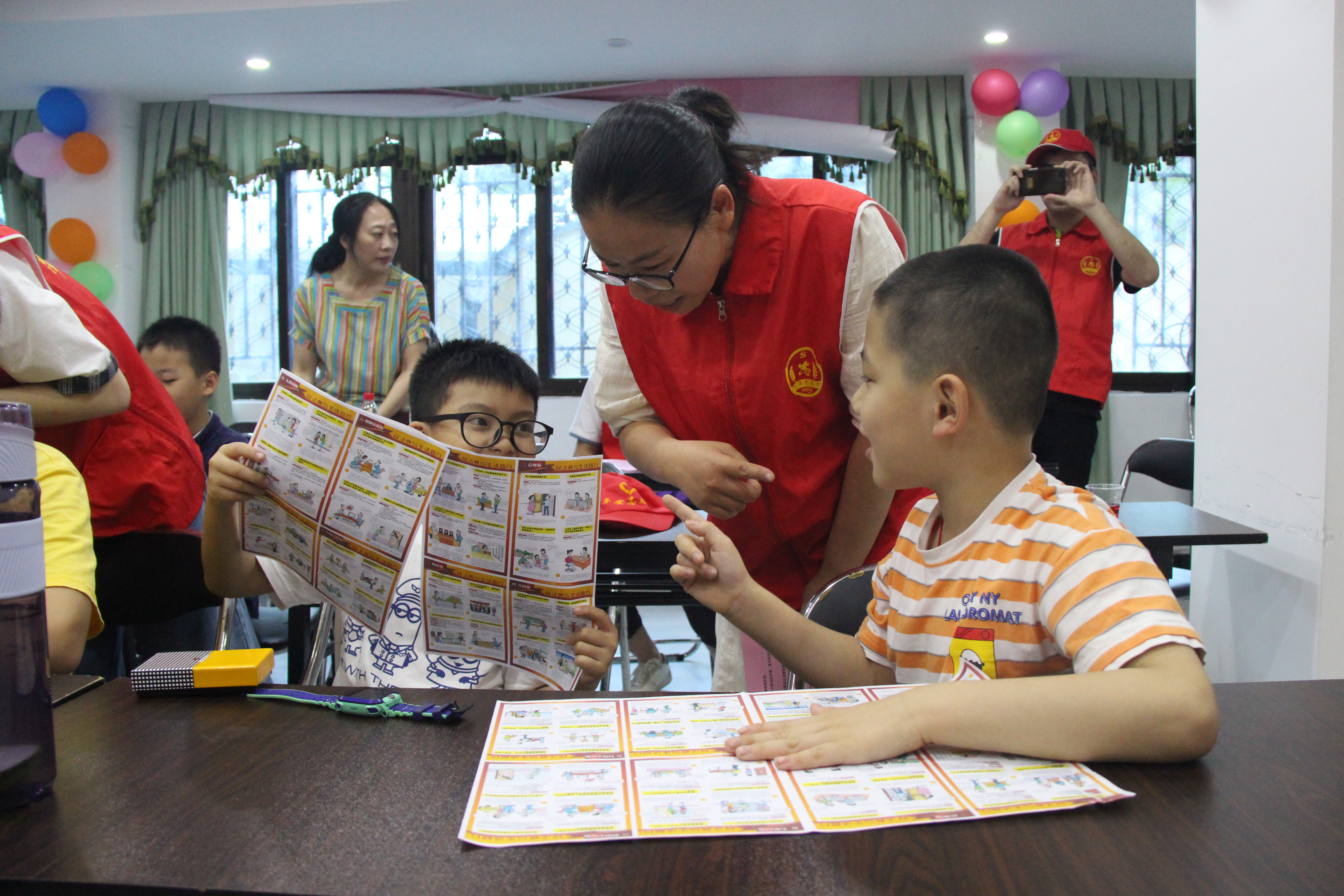 学习宣传民法典 助力青少年快乐成长