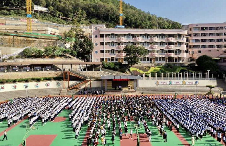 马尾迎来“神兽大军”开学热潮