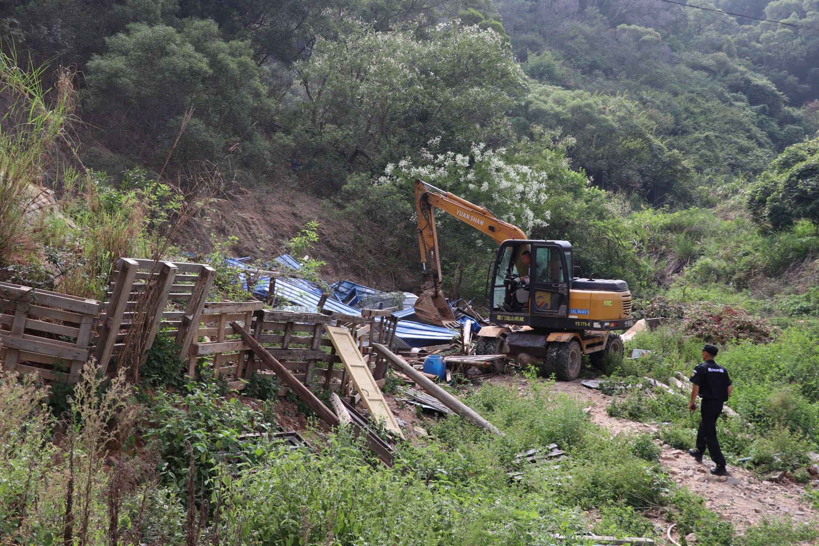 琅岐镇集中拆除3处违章建筑
