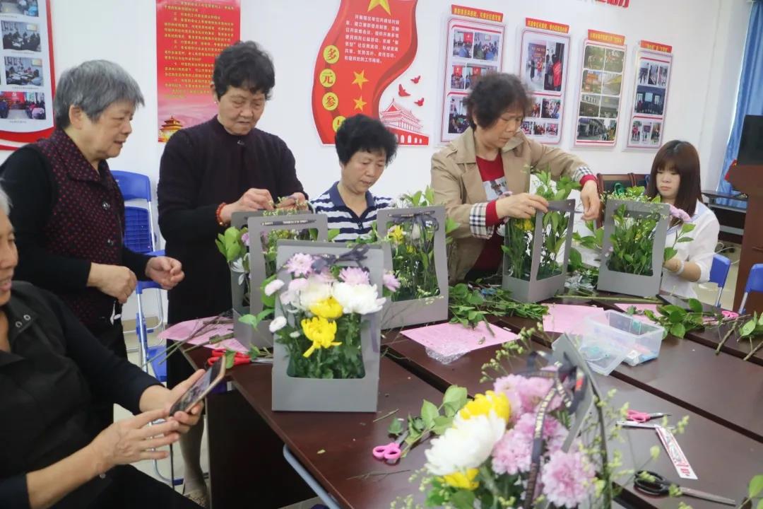 区妇联开展“文明祭扫，以花寄相思”活动
