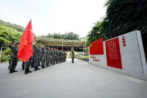 马尾组织退役大学生士兵到革命纪念馆开展党史学习教育