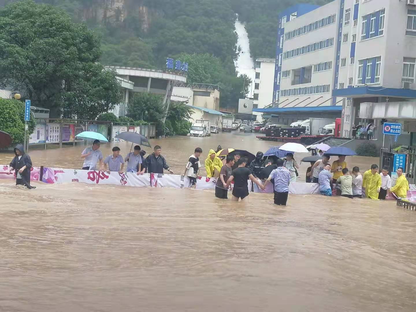 快安派出所全警动员共抗汛情