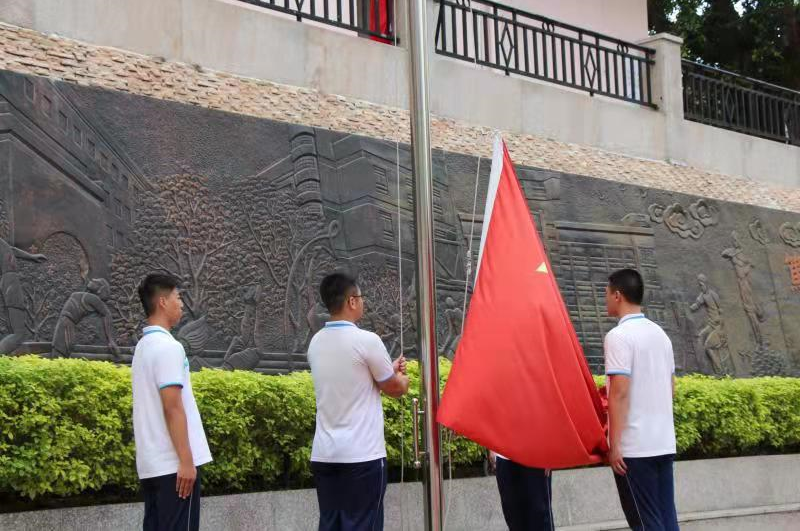 开学第一天，“神兽”们都在干啥？