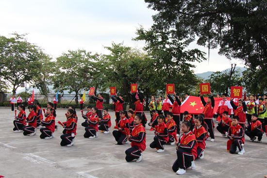 亭江中心小学举办首届校园运动会暨教职工趣味运动会