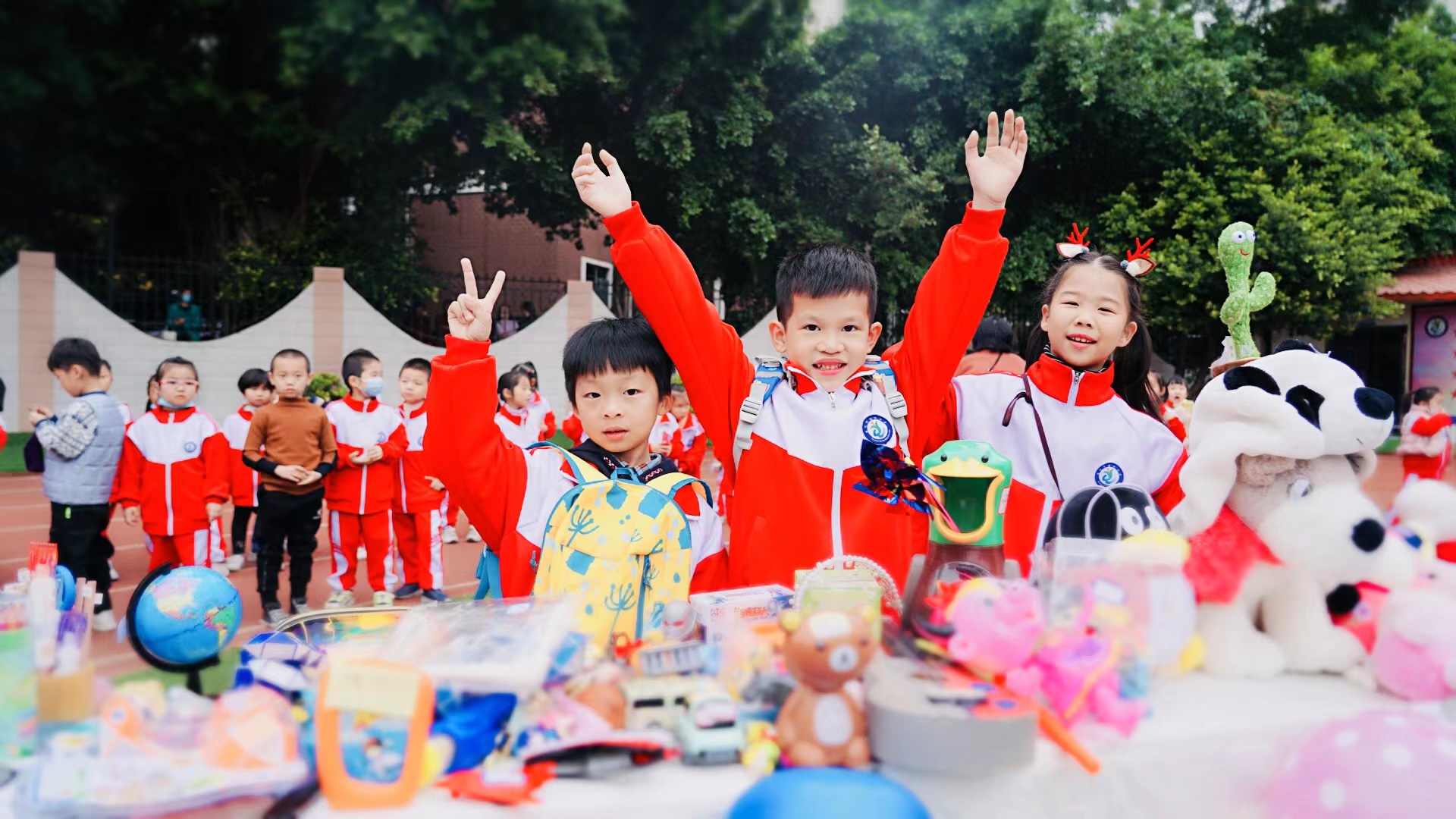 福州市儒江小学向红十字会捐义卖款16529.9元