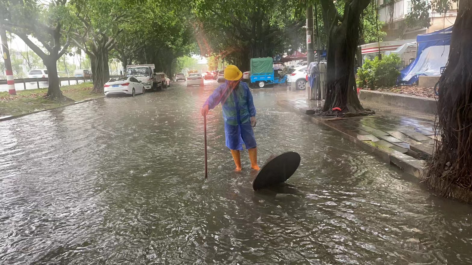 暴雨来袭，他们迅速行动！