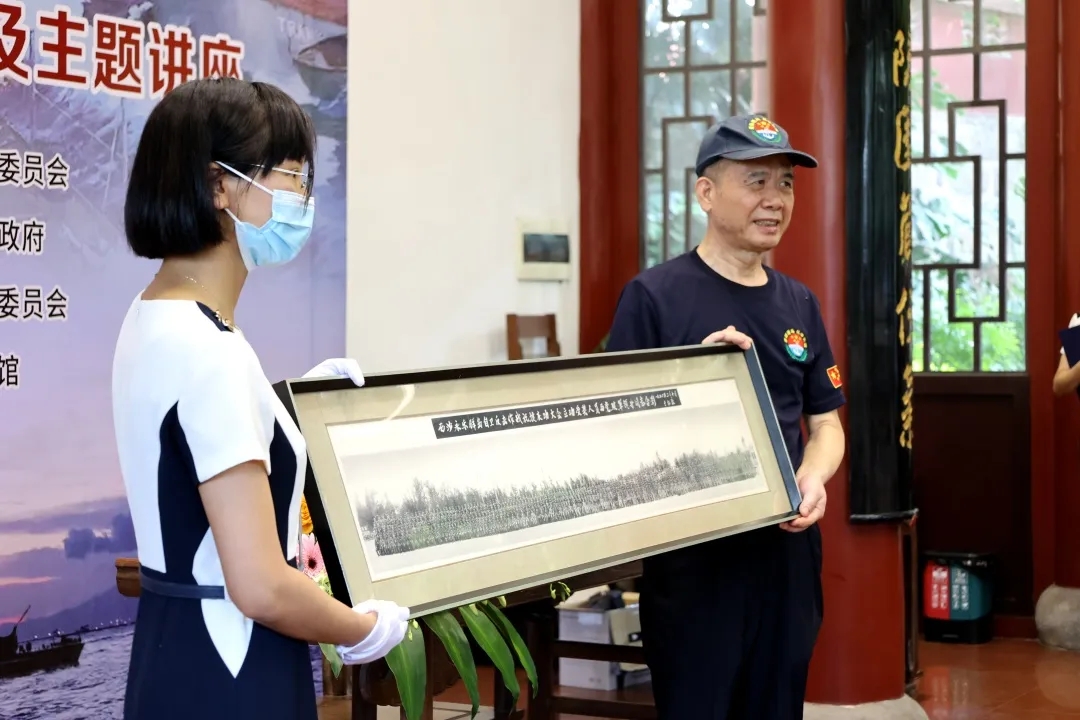 西沙海战老兵向马江昭忠祠捐赠105件珍贵海战史料