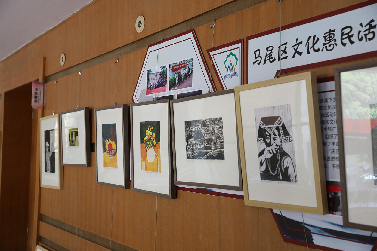 马尾举办庆国庆非遗剪纸版画展览