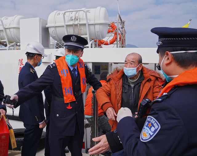 福州边检站民警们讲述“两马”航线团圆故事