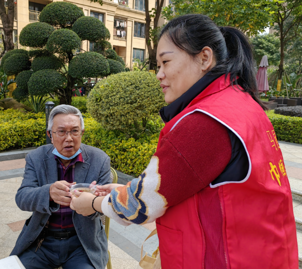 拗九送福粥  幸福邻里情